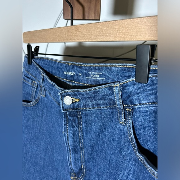 NEW Old Navy Higher High Rise Flare Leg Jeans, Smooth Pockets Women’s 16 - Picture 3 of 6